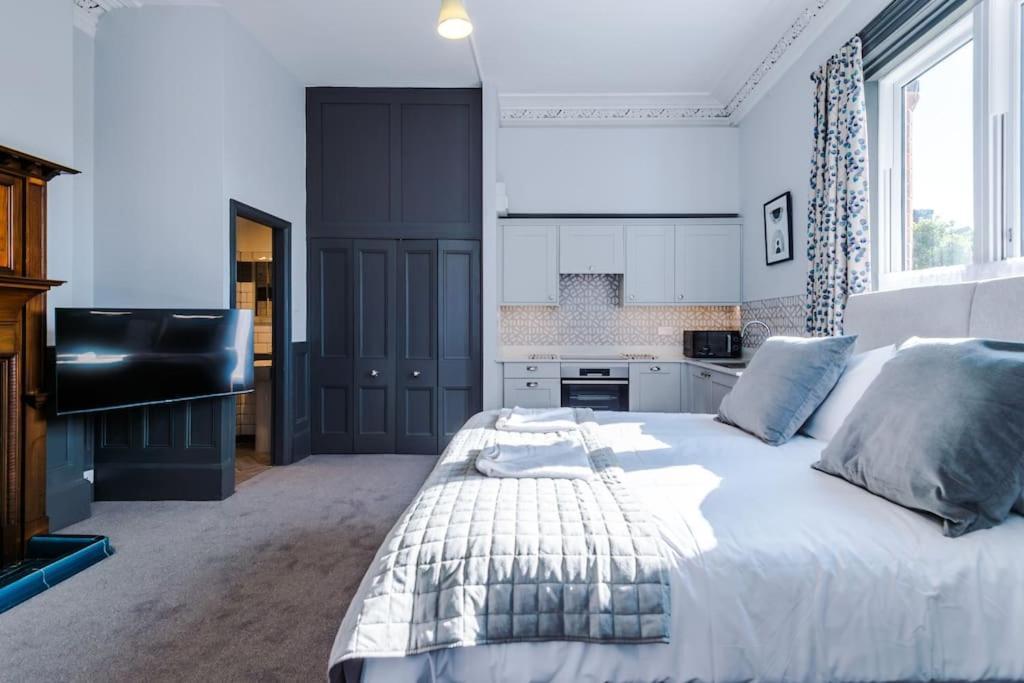 Supersized Studio In Chester Extérieur photo