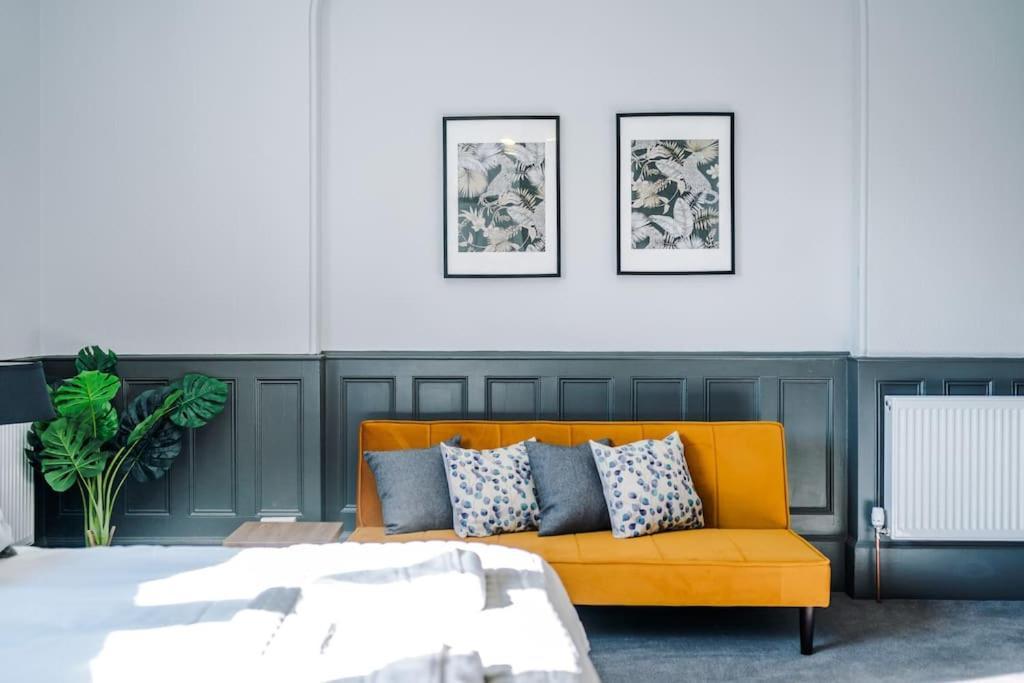 Supersized Studio In Chester Extérieur photo